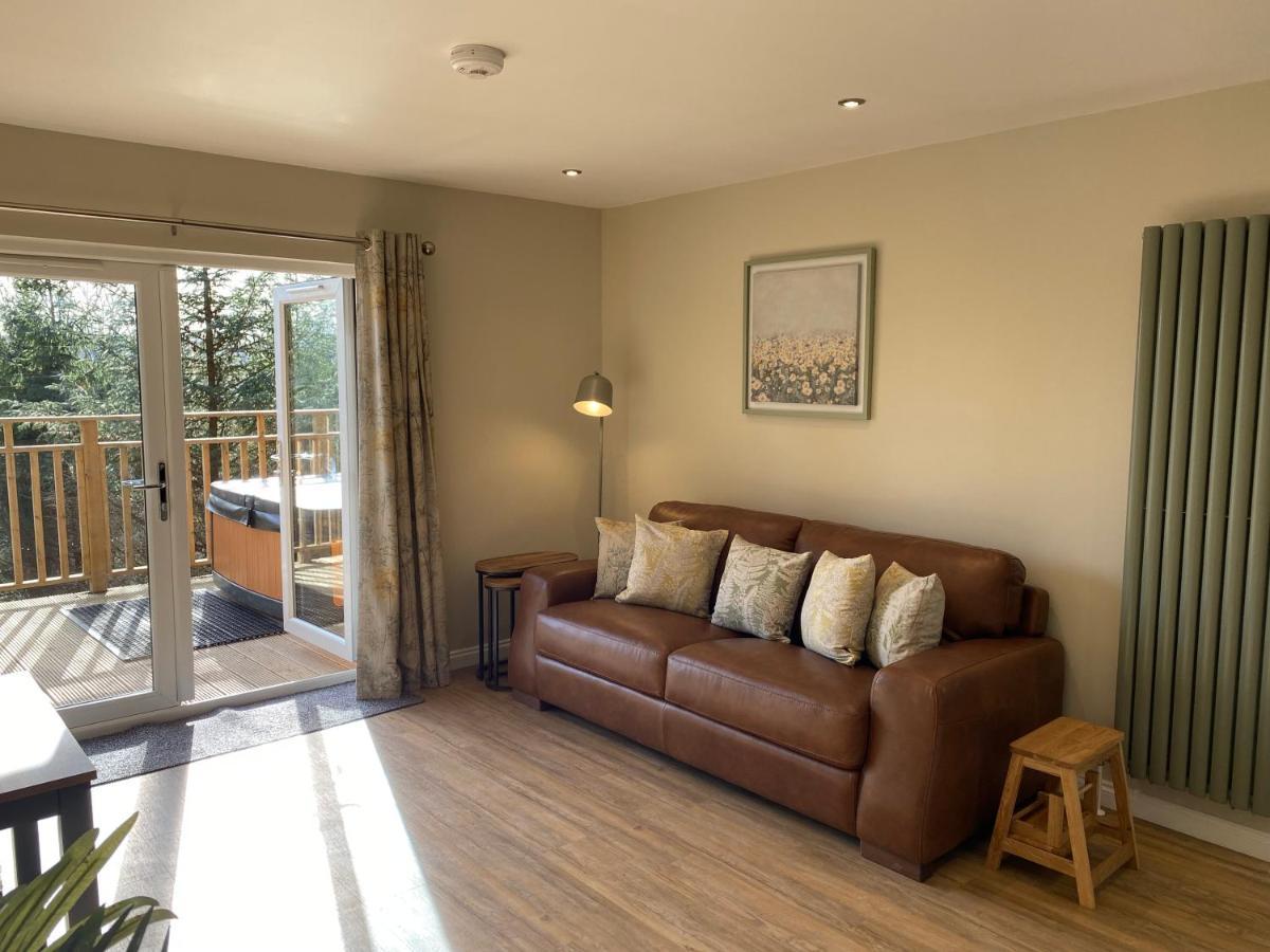 Beechnut Lodge With Hot Tub Cupar Exterior photo